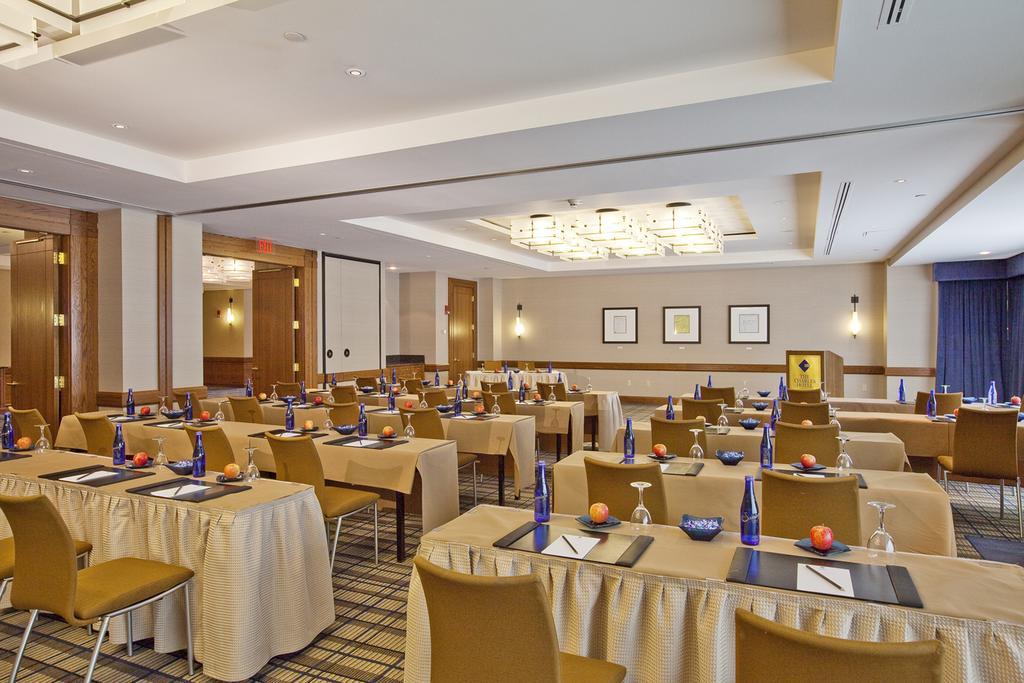 קיימברידג' The Charles Hotel In Harvard Square מראה חיצוני תמונה